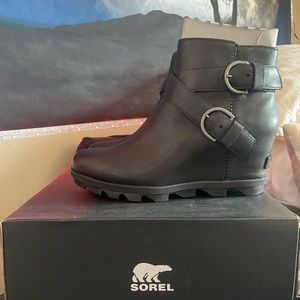 NIB Sorel “Joan of Arctic Wedge 2 W/Buckle” Black leather size 9 Woman’s !!